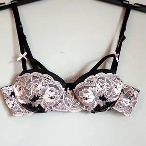 Victoria's Secret Dream Angel's Balconet Bra Size 32A Black with Cream Lace